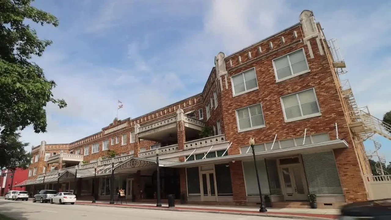 The Hotel Jacaranda in Avon Park, from the FOX 13 report