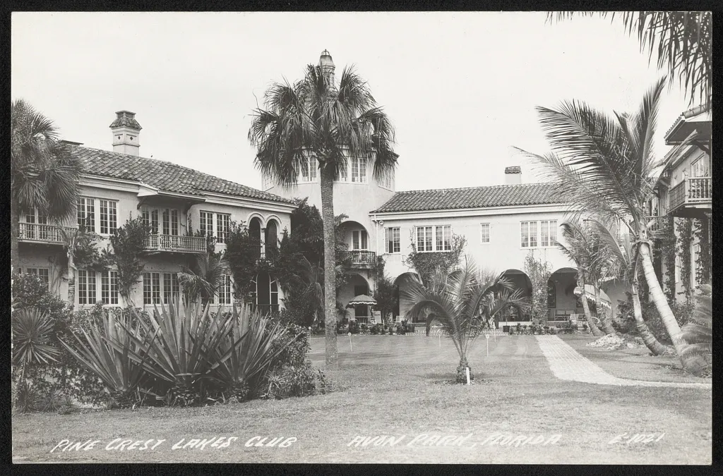 Pine crest Lakes Club