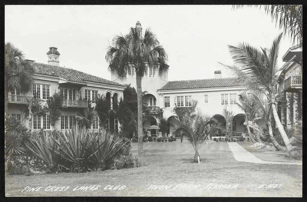 Pine Crest Lakes Club
